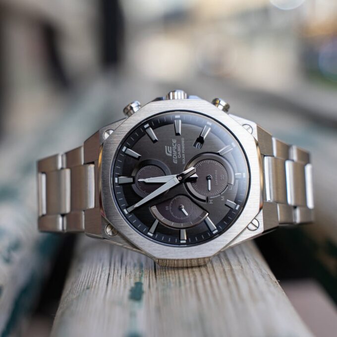 Montre Chronographe Homme Casio Edifice EFS-S570D-5AUEF – Acier Inoxydable Brossé, Solaire Japonais, Étanche 100m, Verre Saphir Antireflets, Bracelet Métal Gris à Boucle Déployante Triple, Aiguilles Luminescentes Neobrite, Dateur, Réserve de Marche 6 Mois – EFS-S570D-5AUEF