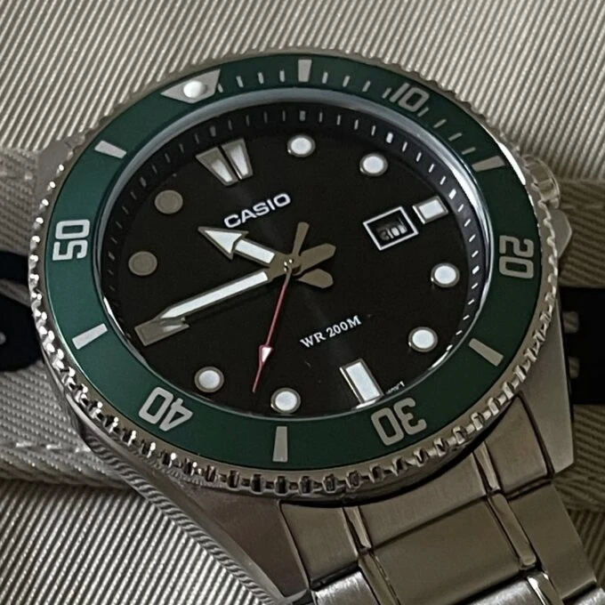 Montre Homme Casio Collection Quartz Acier Inoxydable, Étanche 50m, Bracelet Métal, Affichage Analogique, Vert - Référence MDV-107D-3AVDF