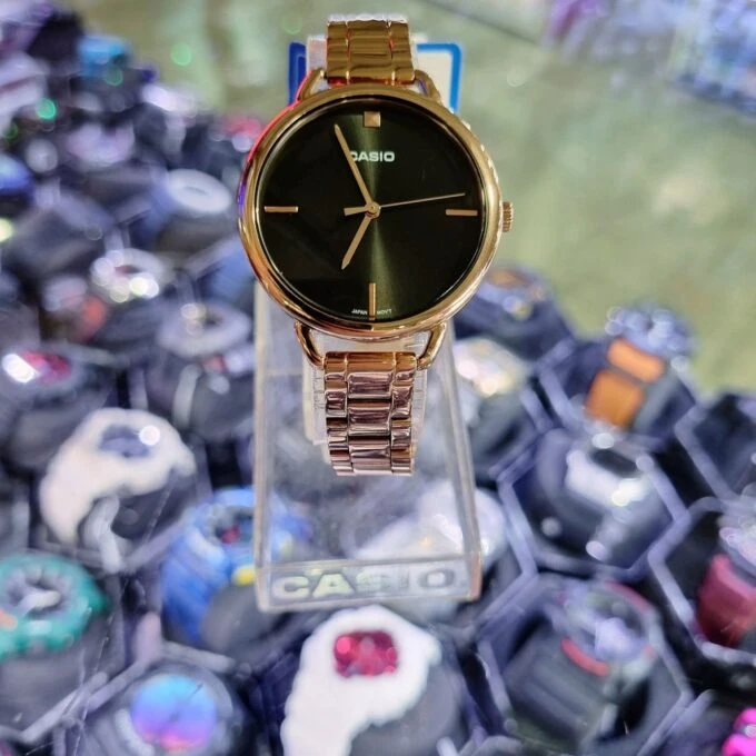 Montre Femme Casio - LTP-E415PG-1CDF - Bracelet en Acier inoxydable doré - Affichage analogique - Résistant à l'eau