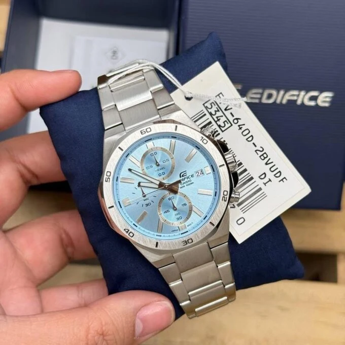 Montre Classique Homme - CASIO EDIFICE - Design Élégant, Bracelet Acier Inoxydable, Étanche 100M, Mouvement Quartz - Acier - Bleu - Référence EFV-640D-2BVUDF