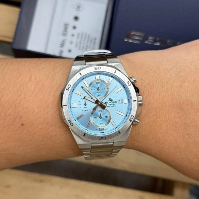 Montre Classique Homme - CASIO EDIFICE - Design Élégant, Bracelet Acier Inoxydable, Étanche 100M, Mouvement Quartz - Acier - Bleu - Référence EFV-640D-2BVUDF