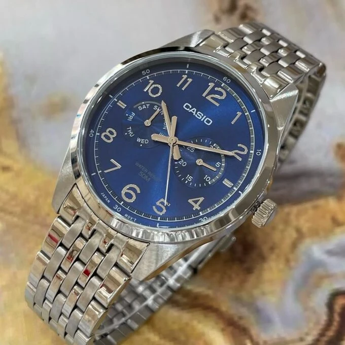 Montre Classique Homme - Casio - Quartz, Acier Inoxydable, Affichage Jour/Date, Étanche 50M, Bracelet Métal, Cadran Bleu - MTP-E340D-2AVDF