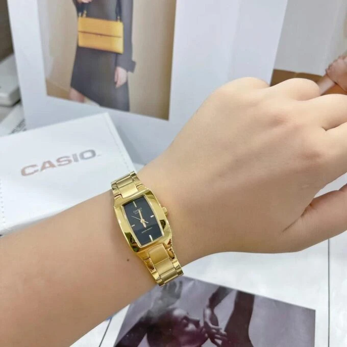 Montre CASIO Femme - LTP-1165N-1CRDF - Bracelet Dorée En Acier Inoxydable - Résistante à l'eau - 12 Mois De Garantie