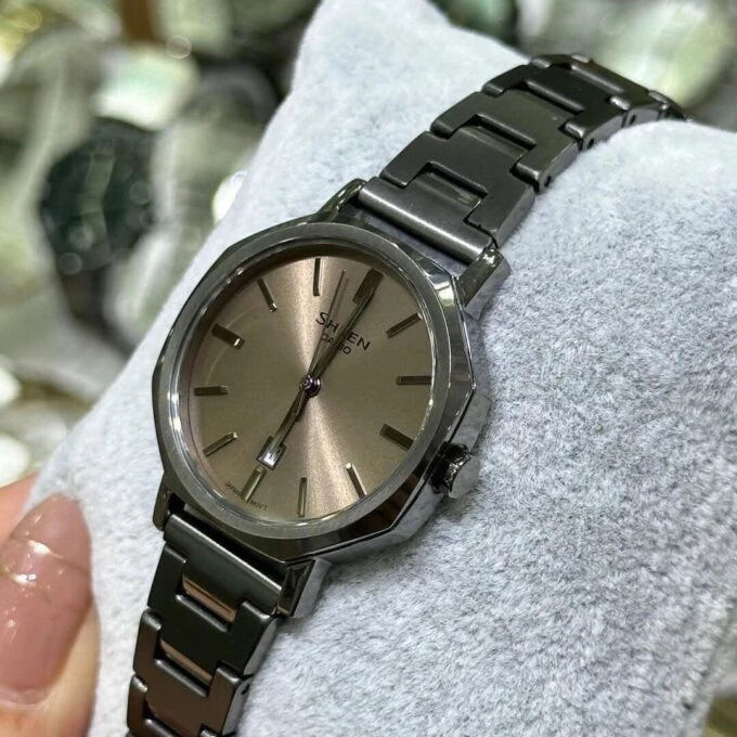 Montre Classique Casio Sheen SHE-4554GY - Design Raffiné avec Verre Saphir et Boucle Déployante - Verre Saphir