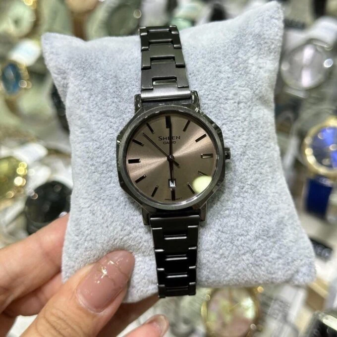 Montre Classique Casio Sheen SHE-4554GY - Design Raffiné avec Verre Saphir et Boucle Déployante - Verre Saphir