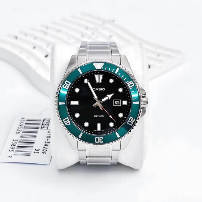 Montre Homme Casio Collection Quartz Acier Inoxydable, Étanche 50m, Bracelet Métal, Affichage Analogique, Vert - Référence MDV-107D-3AVDF