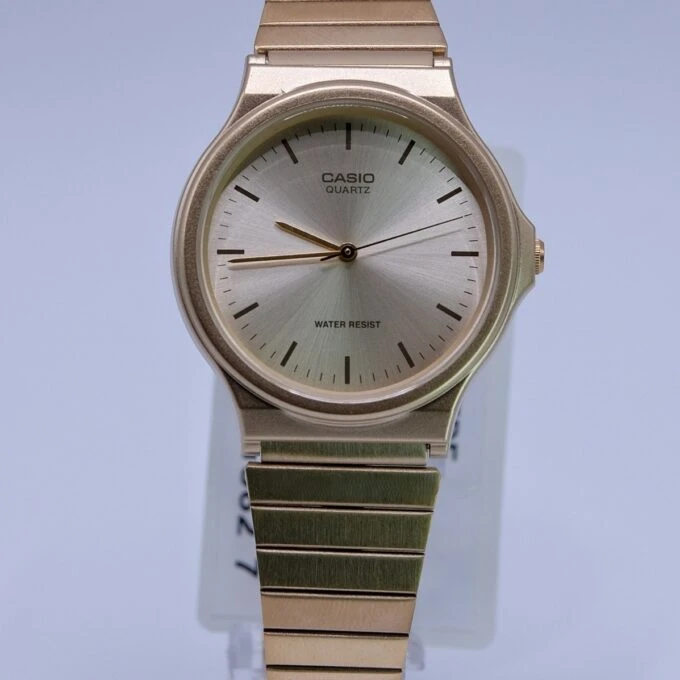 Montre CASIO Unisexe - MQ-24G-9EDF Bracelet Dorée En Résine - Résistante à l'eau - 12 Mois De Garantie