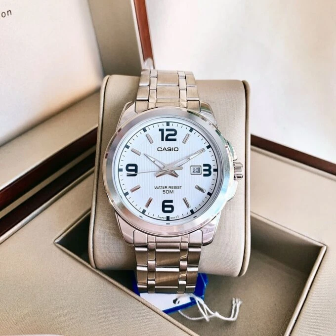 montre casio homme mtp 1314d 7avdf bracelet gris en acier inoxydable cadran blanc 12 mois de garantie