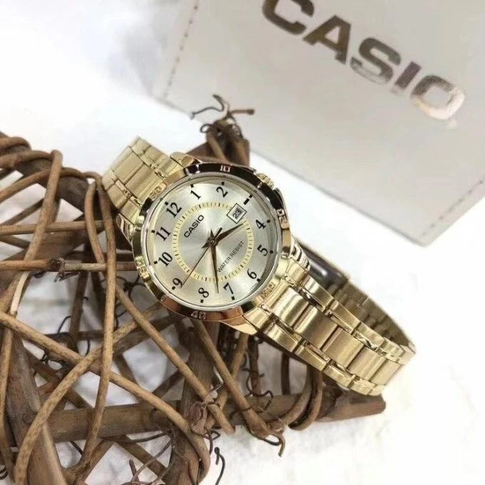 Montre Casio Femme - Bracelet Dorée En Acier Inoxydable - Cadran Jaune - 12 Mois De Garantie - Ltp-V004G-9Budf