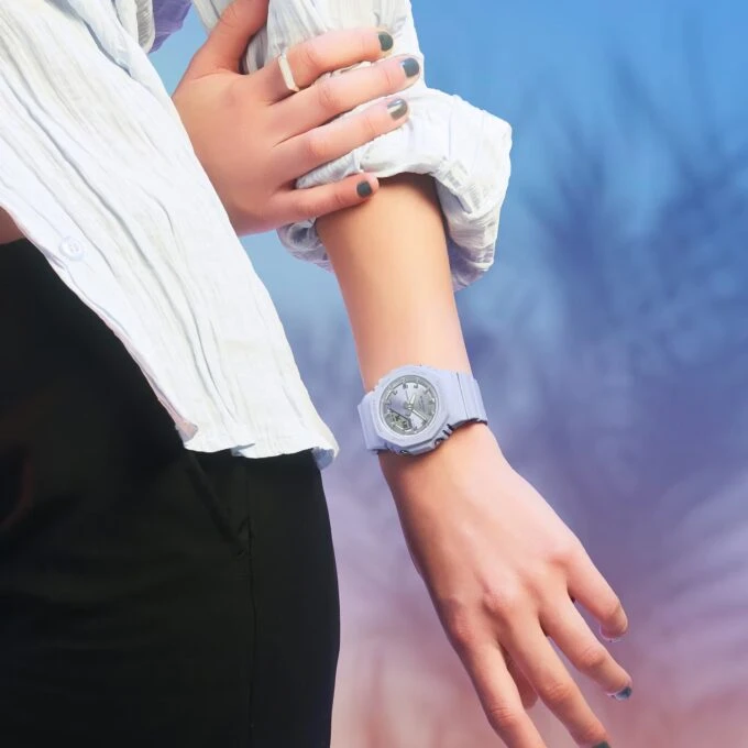 Montre Classique - Casio G-Shock Homme - Résistante aux Chocs, Étanche, Multifonction - Résine - Bleu et Argent - Réf. GMA-P2100SG-2ADR