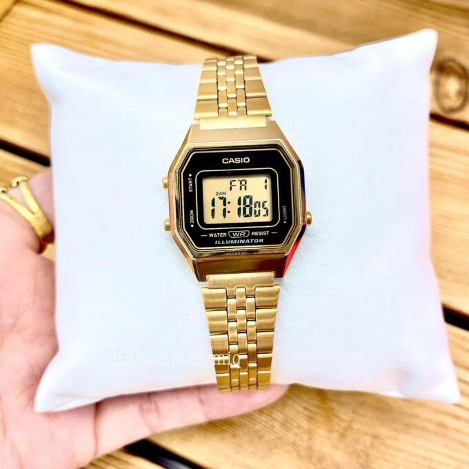 Montre Femme Casio Numérique - LA680WGA-1DF - Bracelet en acier inoxydable or - Résistance à l'eau