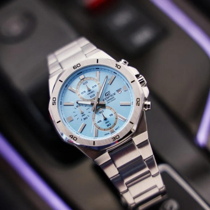 Montre Classique Homme - CASIO EDIFICE - Design Élégant, Bracelet Acier Inoxydable, Étanche 100M, Mouvement Quartz - Acier - Bleu - Référence EFV-640D-2BVUDF