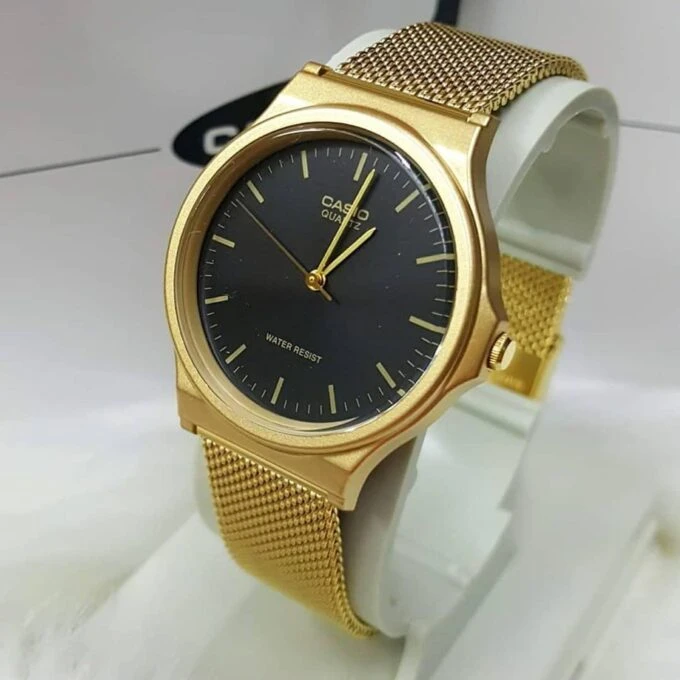 Montre Casio Homme - Bracelet Dorée En Resine -Boitier En Resine - Résistante À L'Eau - 12 Mois De Garantie - Mq-24Mg-1Edf