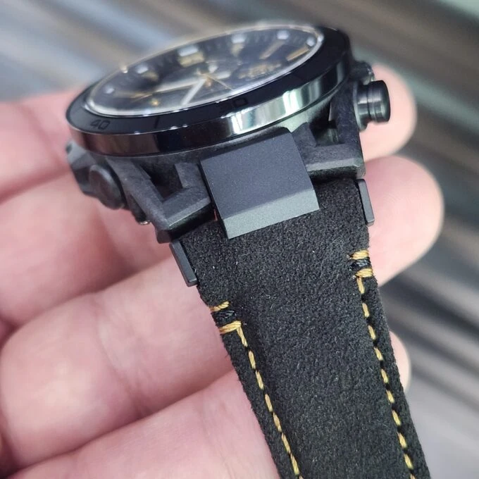 Montre Solaire Homme Casio EFS-S640ZE-1ADR – Chronographe Robuste, Boîtier Carbone/Acier/Aluminium, Verre Saphir Antireflet, Bracelet Alcantara, Etanche 100m