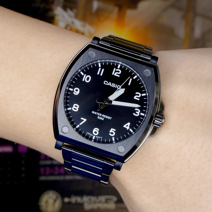 Montre Classique Homme - Casio - Design Tonneau, Résistance à lEau 50m, Cadran Noir, Bracelet Cuir - Acier Inoxydable - Référence MTP-E730B-1AVDF