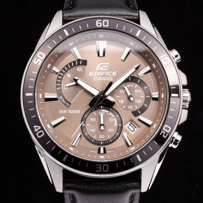 Casio Edifice Chronographe - Bracelet en cuir - Chronographe, Indicateur de date, Verre minéral, Résistant à l'eau - Montre Homme - EFR-552L-5AVUDF - Noir