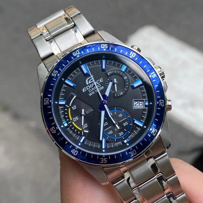 Montre Casio EFV-540D-1A2VUDF - Homme - Chronographe, Design Classique, Bracelet Acier Inoxydable - Argenté/Blue - Référence EFV-540D-1A2VUDF