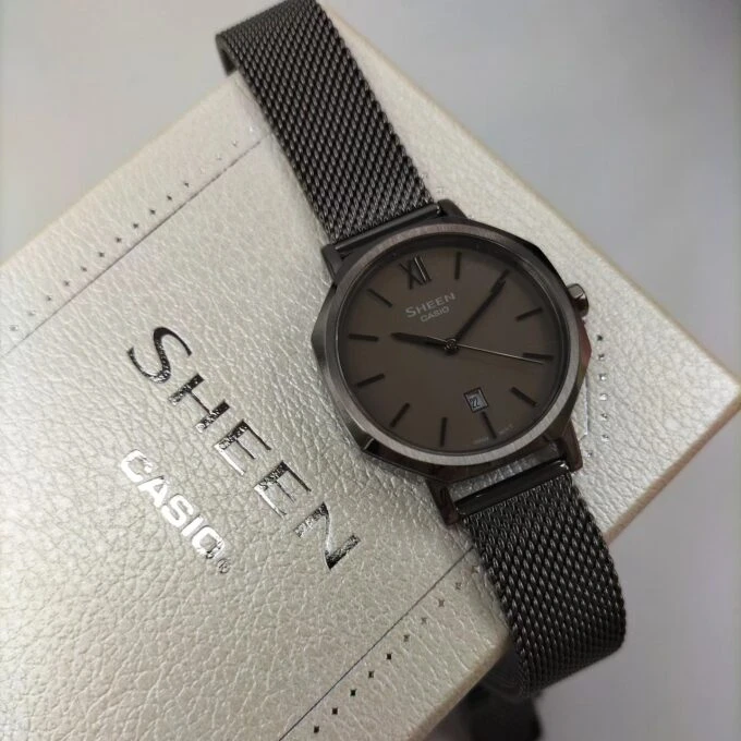 Montre Femme Casio Sheen - SHE-4554GYM-8AUDF - Bracelet en Maille Milanaise Noir - Affichage analogique - Résistant à l'eau - Verre Saphir