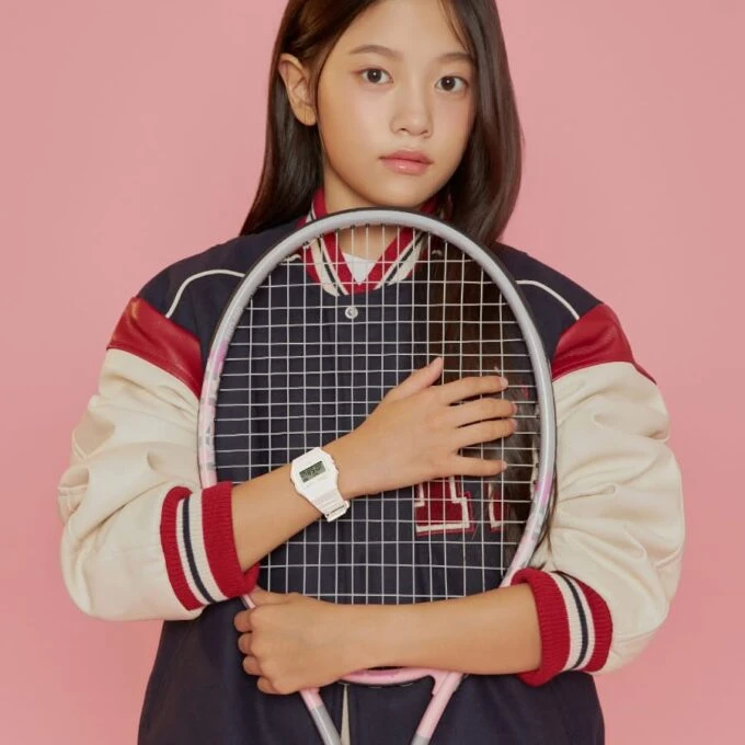 Montre Casio Unisexe F-91WB-7ADF - Chronomètre 1/100s, Alarme, LED verte, Bracelet résine biosourcée, Résistante à l’eau, Verre résine, 7 ans pile, Noir