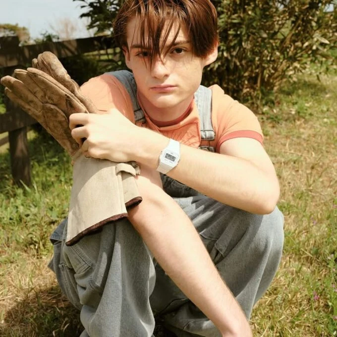 Montre Casio Unisexe F-91WB-7ADF - Chronomètre 1/100s, Alarme, LED verte, Bracelet résine biosourcée, Résistante à l’eau, Verre résine, 7 ans pile, Noir