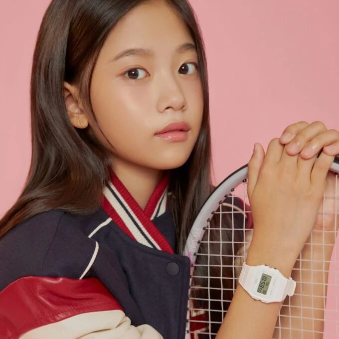 Montre Casio Unisexe F-91WB-7ADF - Chronomètre 1/100s, Alarme, LED verte, Bracelet résine biosourcée, Résistante à l’eau, Verre résine, 7 ans pile, Noir