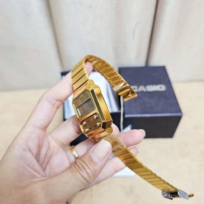 Montre-Bracelet Jeunesse- Casio A100WEG-9ADF - Bracelet Dorée en Acier Inoxydable