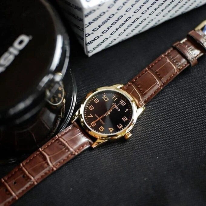 Montre Homme Casio – Classique, Bracelet Cuir, Garantie 3 ans, Étanche, Dorée – Référence MTP-V001GL-1BUDF