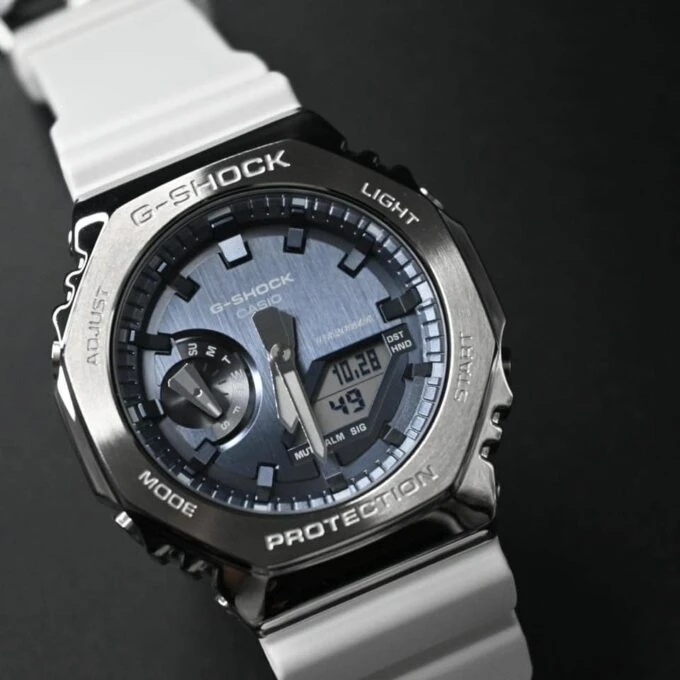 Montre Casio G-Shock GM-2100WS-7ADR - Quartz, Acier inoxydable, Résine blanche, Étanche 200m, Analogique-Numérique, Résistant aux chocs