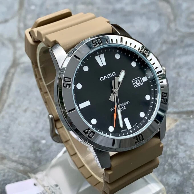 Montre Homme Casio MTP-VD01-5EVUDF - Résine, Verre Minéral, Étanche 50m, Date, Précision ±20s/mois - Marron, 49x45mm