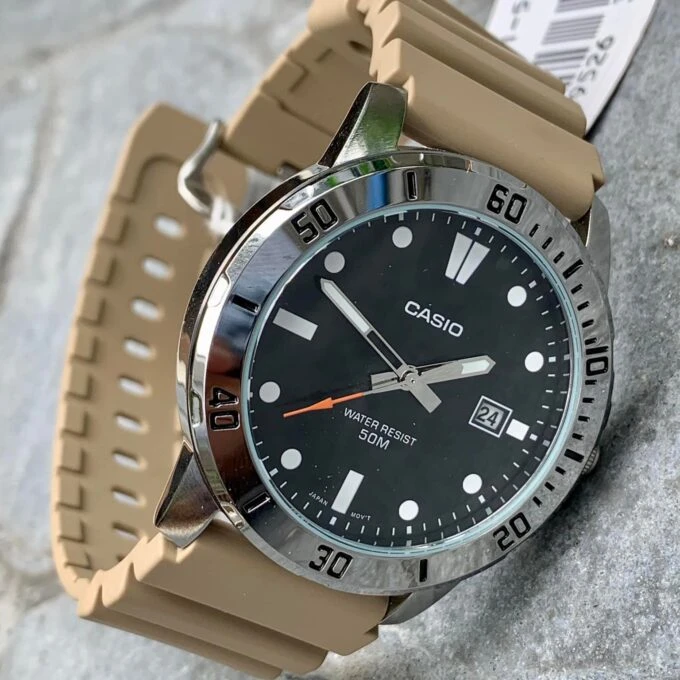 Montre Homme Casio MTP-VD01-5EVUDF - Résine, Verre Minéral, Étanche 50m, Date, Précision ±20s/mois - Marron, 49x45mm