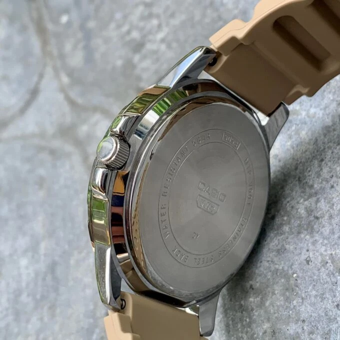 Montre Homme Casio MTP-VD01-5EVUDF - Résine, Verre Minéral, Étanche 50m, Date, Précision ±20s/mois - Marron, 49x45mm