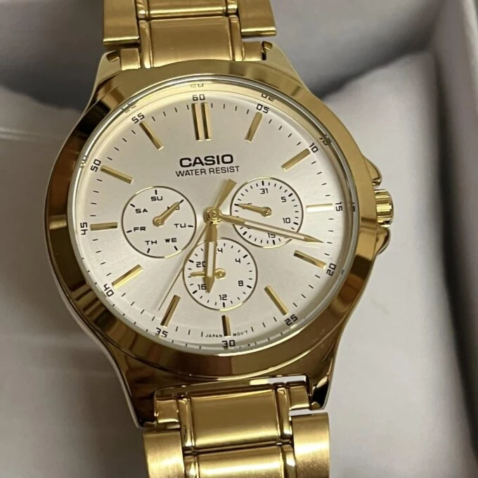 Montre CASIO Homme - Bracelet DoRée En Acier Inoxydable - Cadran Blanc - 12 Mois De Garantie - MTP-V300G-7AUDF