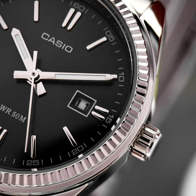 Montre Femme Casio - LTP-1302D-1A1VDF - Bracelet en Acier Inoxydable - Affichage analogique - Résistant à l'eau