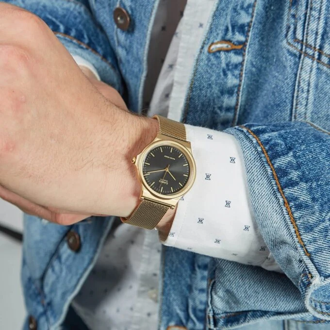 Montre Casio Homme - Bracelet Dorée En Resine -Boitier En Resine - Résistante À L'Eau - 12 Mois De Garantie - Mq-24Mg-1Edf