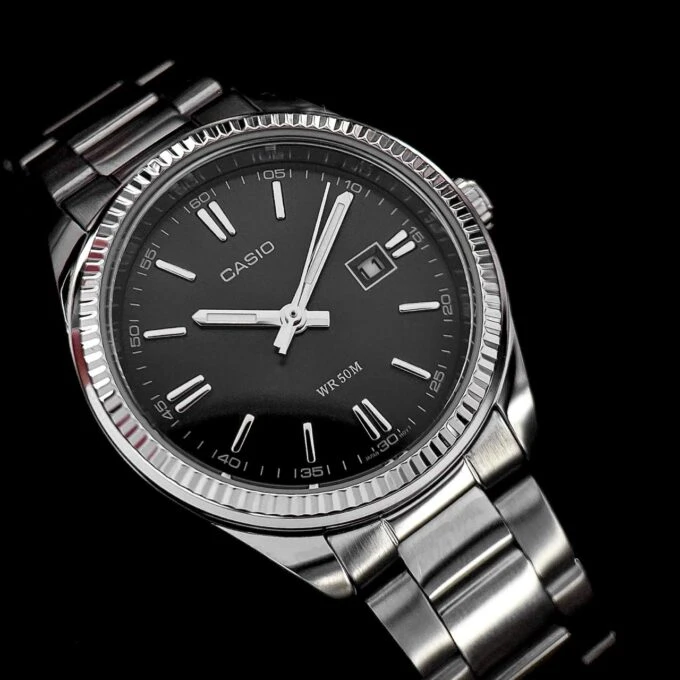 Montre Femme Casio - LTP-1302D-1A1VDF - Bracelet en Acier Inoxydable - Affichage analogique - Résistant à l'eau