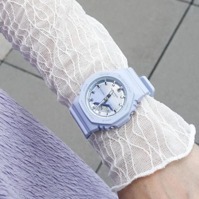 Montre Classique - Casio G-Shock Homme - Résistante aux Chocs, Étanche, Multifonction - Résine - Bleu et Argent - Réf. GMA-P2100SG-2ADR