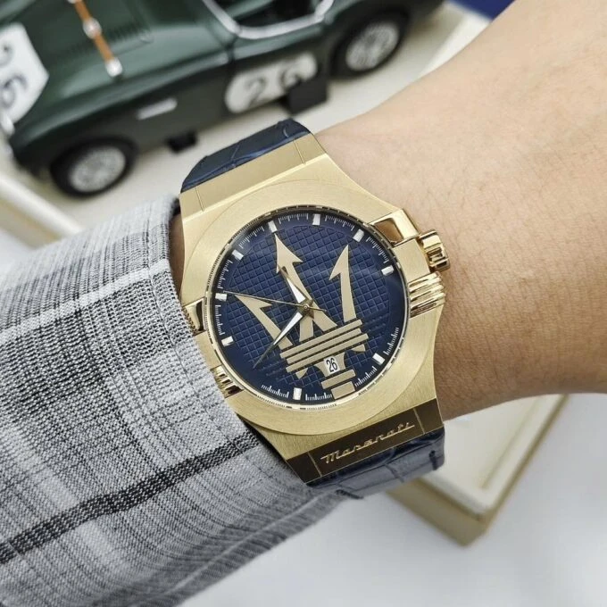 Montre Homme seul le temps Maserati Potenza - R8851108035 - Bracelet Noir en Cuir Véritable - Résistance à l'eau 10 ATM