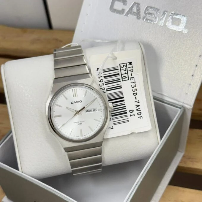 Montre Homme Casio MTP-E735D-7AV - Acier Inoxydable, Cadran Argenté, Affichage Jour/Date, Bracelet Métal - Montres Boutique Aïwatch