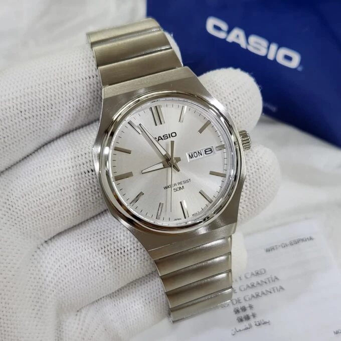 Montre Homme Casio MTP-E735D-7AV - Acier Inoxydable, Cadran Argenté, Affichage Jour/Date, Bracelet Métal - Montres Boutique Aïwatch