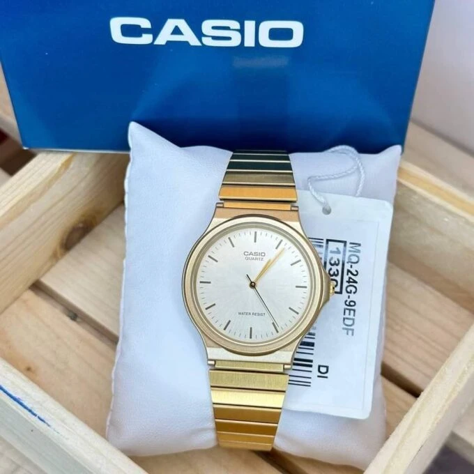 Montre CASIO Unisexe - MQ-24G-9EDF Bracelet Dorée En Résine - Résistante à l'eau - 12 Mois De Garantie