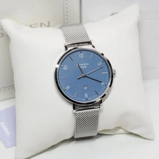 Montre Femme CASIO - Bracelet En Maille Acier Inoxydable - Fermoir Réglable - 50 Mètres - SHE-4562M-2AUDF - Verre Saphir