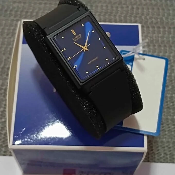 Montre Classique Casio Jeunesse MQ-38-2ADF - Résine, Résistante à l’eau, 3 ans d’autonomie, Légère 19g - Noir