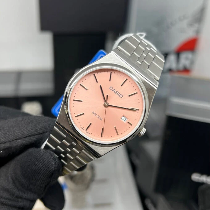 Montre Classique Homme - Casio MTP-B145D-4AVDF - Acier Inoxydable, Bracelet Métal, Étanche, Cadran Rose - Référence MTP-B145D-4AVDF