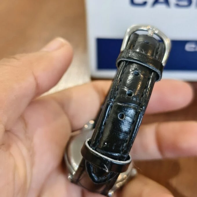 Montre-Bracelet Femme Casio Collection LTP-V005L-7BUDF - Bracelet Noir en Cuir Véritable - Résistante à l'Eau