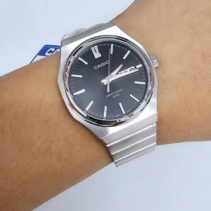 montre homme casio affichage jour/date, bracelet acier inoxydable, Étanche, style classique acier noir mtp e735d 1av