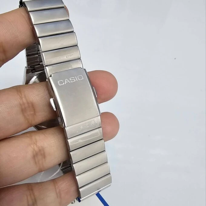 Montre Homme - Casio - Affichage Jour/Date, Bracelet Acier Inoxydable, Étanche, Style Classique - Acier - Noir - MTP-E735D-1AV