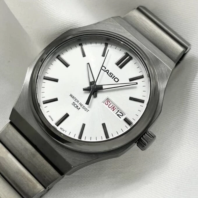 Montre Analogique Homme - Casio Enticer - Quartz, Cadran Argenté, Acier Inoxydable, Etanche - Argent - MTP-E735B-7AVDF