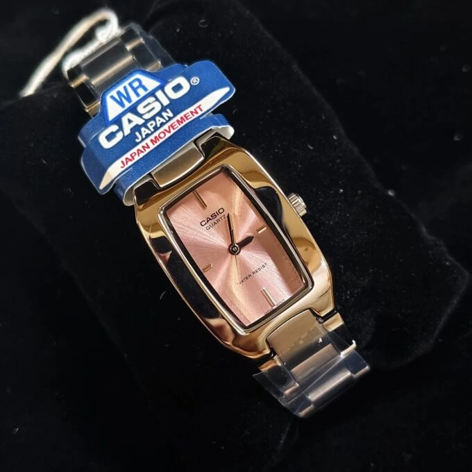 Montre CASIO Femme - LTP-1165A-4CDF - Bracelet Gris En Acier Inoxydable - Résistante à l'eau - 12 Mois De Garantie