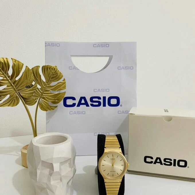 Montre CASIO Unisexe - MQ-24G-9EDF Bracelet Dorée En Résine - Résistante à l'eau - 12 Mois De Garantie