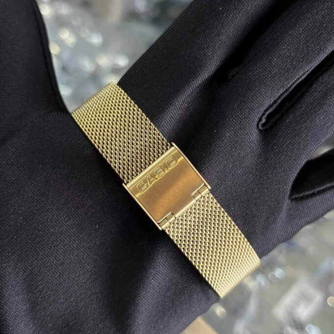 Montre Casio Homme - Bracelet Dorée En Resine -Boitier En Resine - Résistante À L'Eau - 12 Mois De Garantie - Mq-24Mg-1Edf